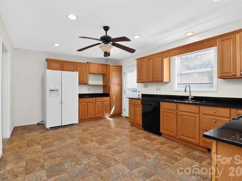 221 Potter Road, Lancaster, SC 29720.  MLS# CAR4396108, YatesRealty ID 32586. 