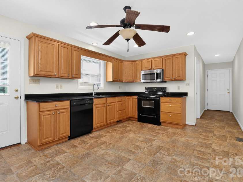 221 Potter Road, Lancaster, SC 29720.  MLS# CAR4396108, YatesRealty ID 32586. 