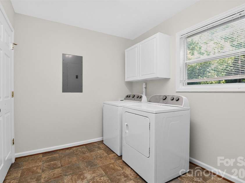 221 Potter Road, Lancaster, SC 29720.  MLS# CAR4396108, YatesRealty ID 32586. 