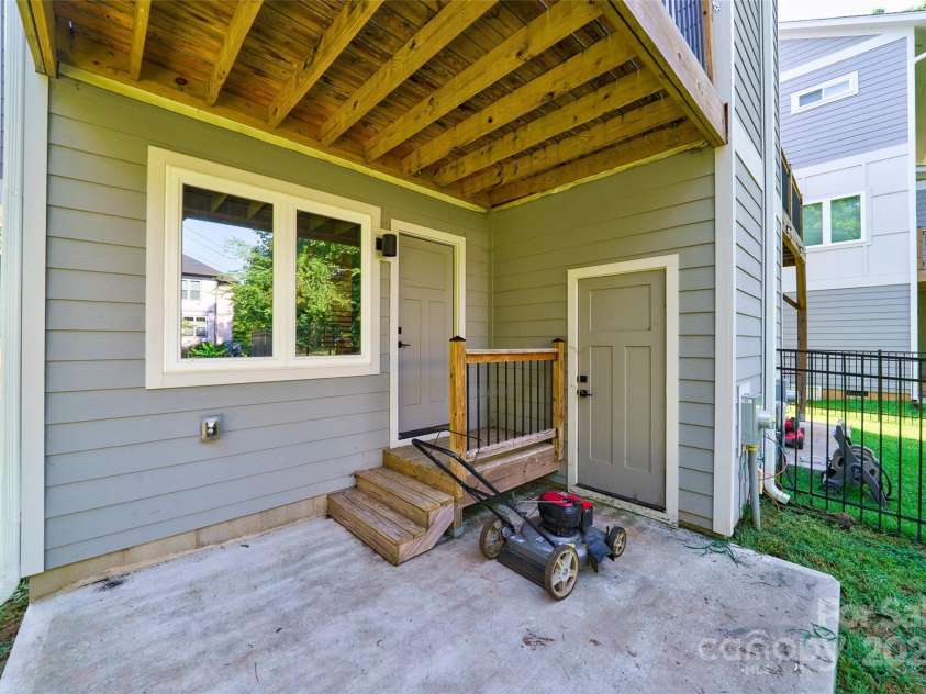 7318 Swans Run Road, Charlotte, NC 28226.  MLS# CAR4292844, YatesRealty ID 32586. 