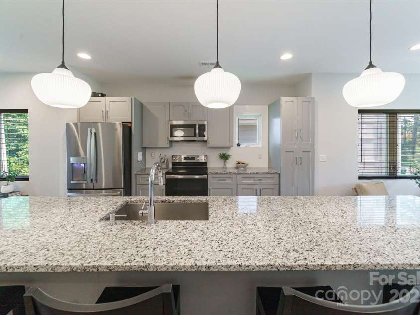 7318 Swans Run Road, Charlotte, NC 28226.  MLS# CAR4292844, YatesRealty ID 32586. 