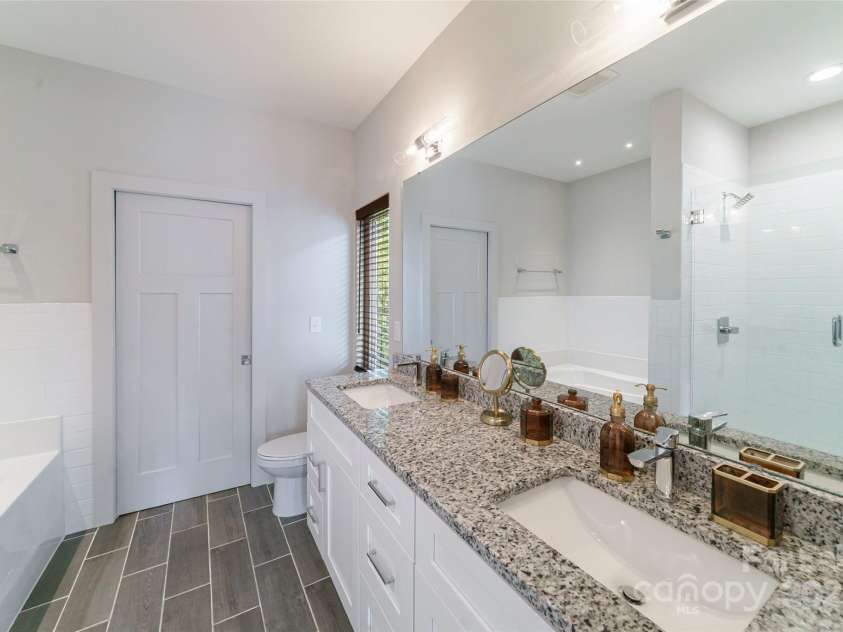 7318 Swans Run Road, Charlotte, NC 28226.  MLS# CAR4292844, YatesRealty ID 32586. 