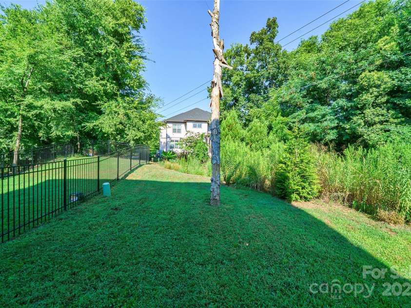 7318 Swans Run Road, Charlotte, NC 28226.  MLS# CAR4292844, YatesRealty ID 32586. 