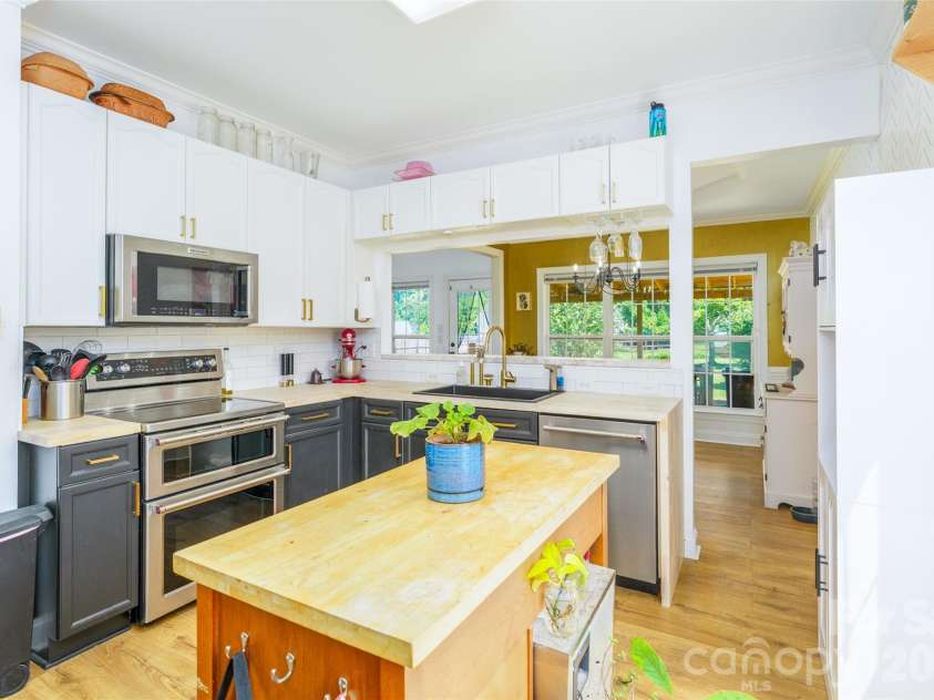 311 Winthrow Creek Road, Mooresville, NC 28115.  MLS# CAR4395620, YatesRealty ID 32588. 