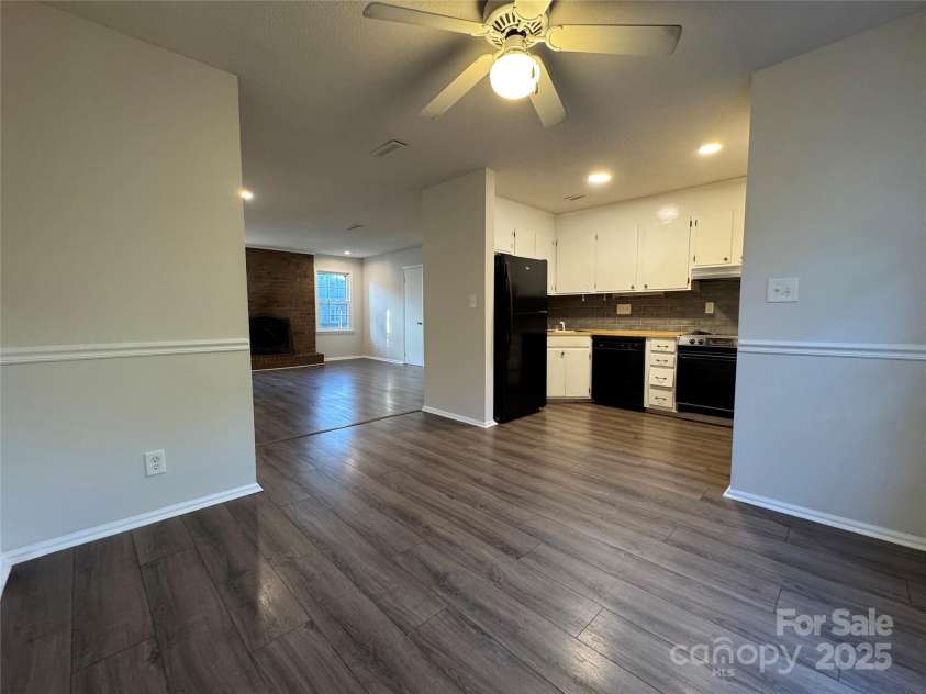 921 Nottingham Drive, Gastonia, NC 28054.  MLS# CAR4287436, YatesRealty ID 32588. 