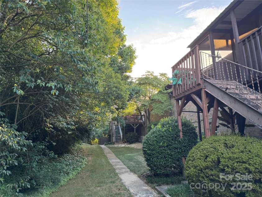 921 Nottingham Drive, Gastonia, NC 28054.  MLS# CAR4287436, YatesRealty ID 32588. 