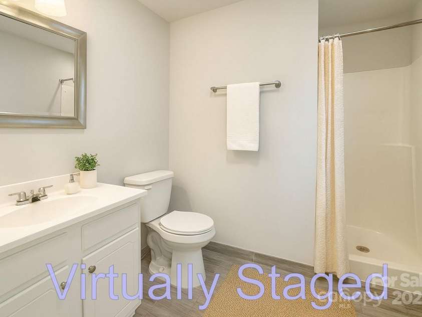 921 Nottingham Drive, Gastonia, NC 28054.  MLS# CAR4287436, YatesRealty ID 32588. 