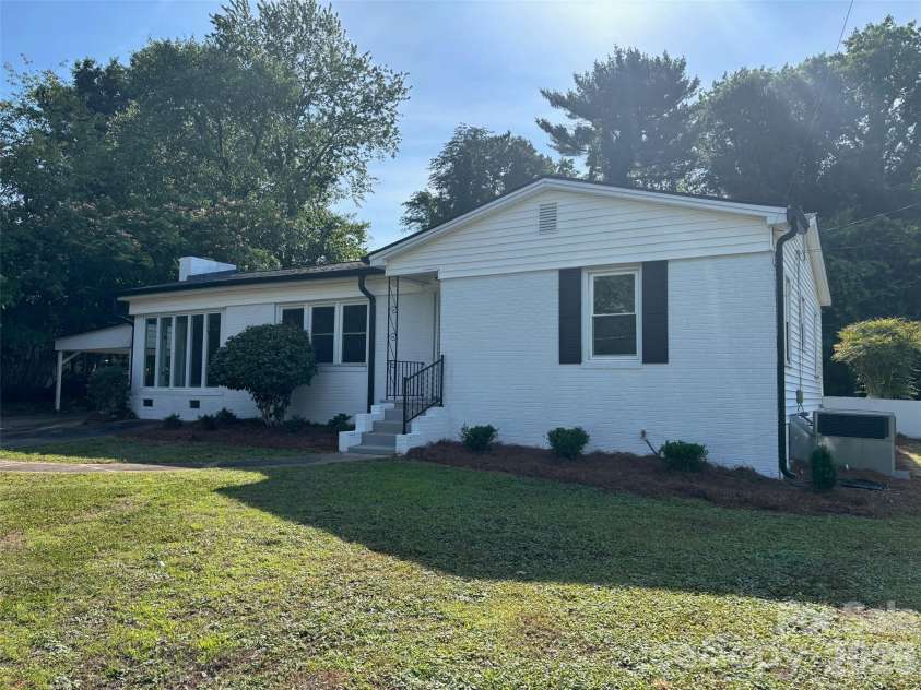 168 Collins Avenue, Forest City, NC 28043.  MLS# CAR4397154, YatesRealty ID 32589. 