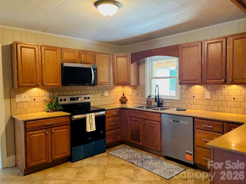 168 Collins Avenue, Forest City, NC 28043.  MLS# CAR4397154, YatesRealty ID 32589. 