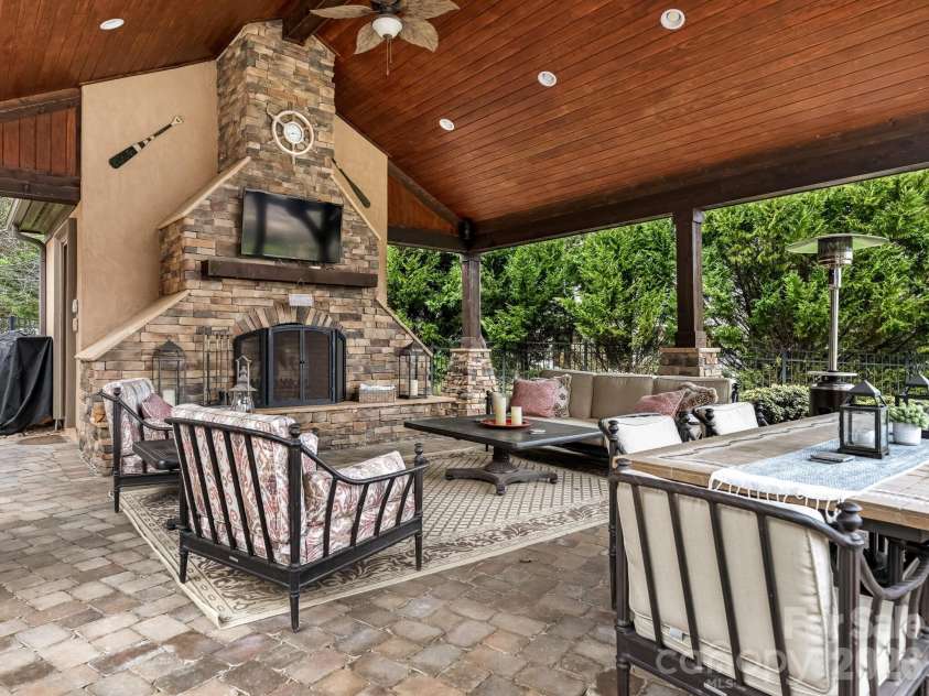 9205 Woodhall Lake Drive, Waxhaw, NC 28173.  MLS# CAR4353643, YatesRealty ID 3259. 
