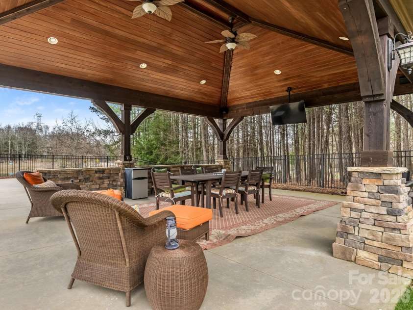 9205 Woodhall Lake Drive, Waxhaw, NC 28173.  MLS# CAR4353643, YatesRealty ID 3259. 