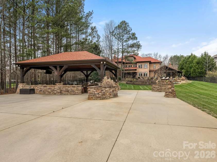 9205 Woodhall Lake Drive, Waxhaw, NC 28173.  MLS# CAR4353643, YatesRealty ID 3259. 
