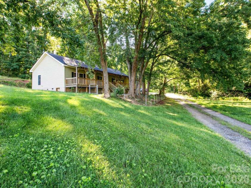 35 Cedar Farm Road, Asheville, NC 28803.  MLS# CAR4394075, YatesRealty ID 32590. 