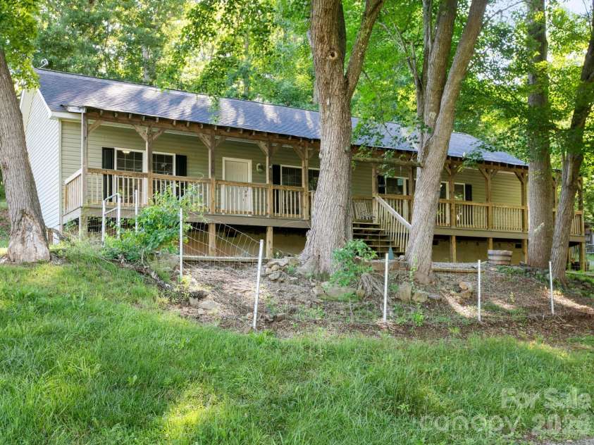 35 Cedar Farm Road, Asheville, NC 28803.  MLS# CAR4394075, YatesRealty ID 32590. 