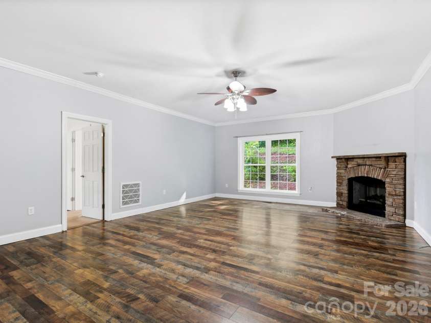 35 Cedar Farm Road, Asheville, NC 28803.  MLS# CAR4394075, YatesRealty ID 32590. 