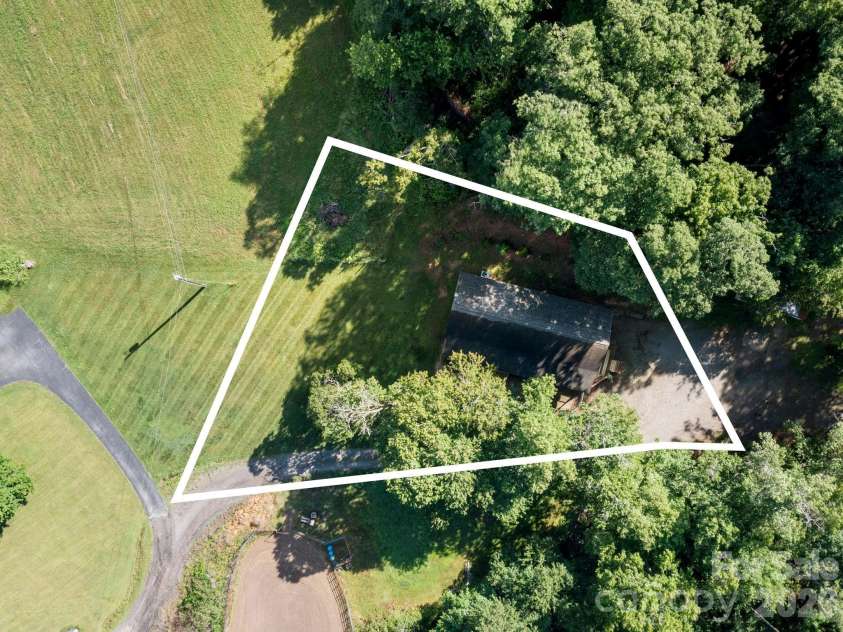 35 Cedar Farm Road, Asheville, NC 28803.  MLS# CAR4394075, YatesRealty ID 32590. 