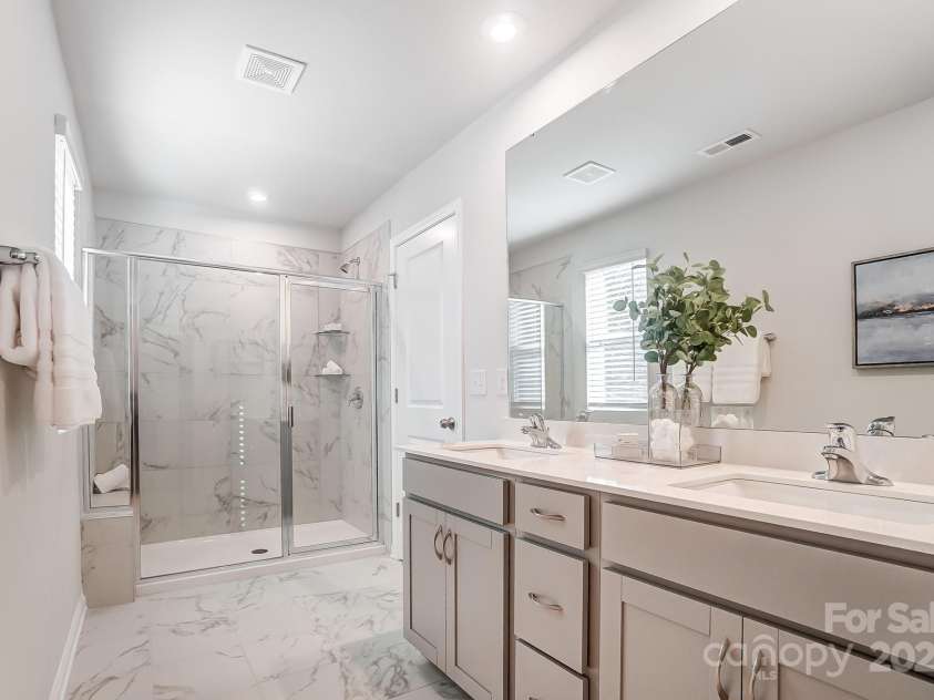 320 Laura Elizabeth Lane, Clover, SC 29710.  MLS# CAR4286285, YatesRealty ID 32591. 