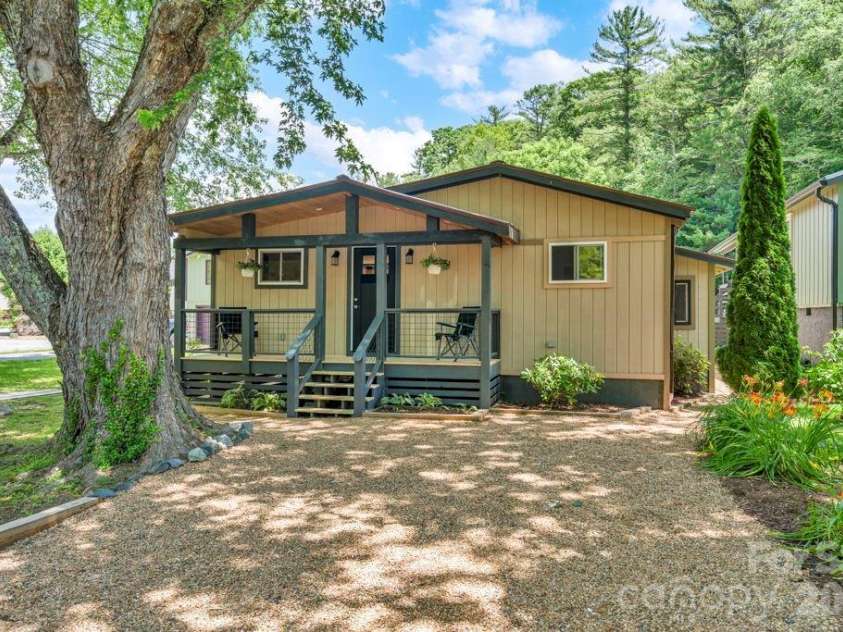 209 Meadow Loop, Newland, NC 28657.  MLS# CAR4397008, YatesRealty ID 32592. 