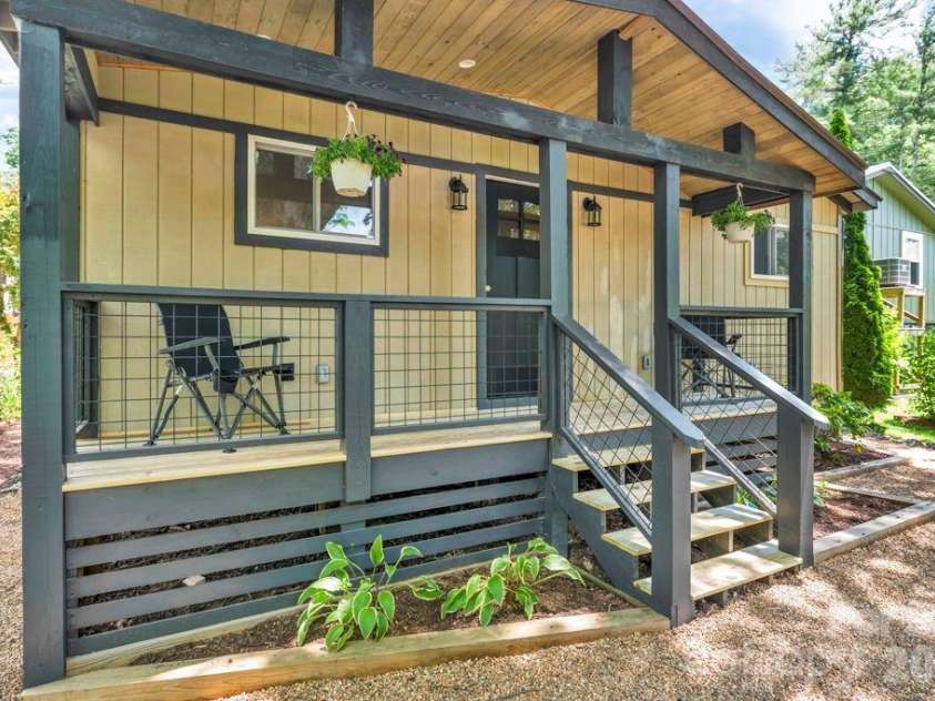 209 Meadow Loop, Newland, NC 28657.  MLS# CAR4397008, YatesRealty ID 32592. 