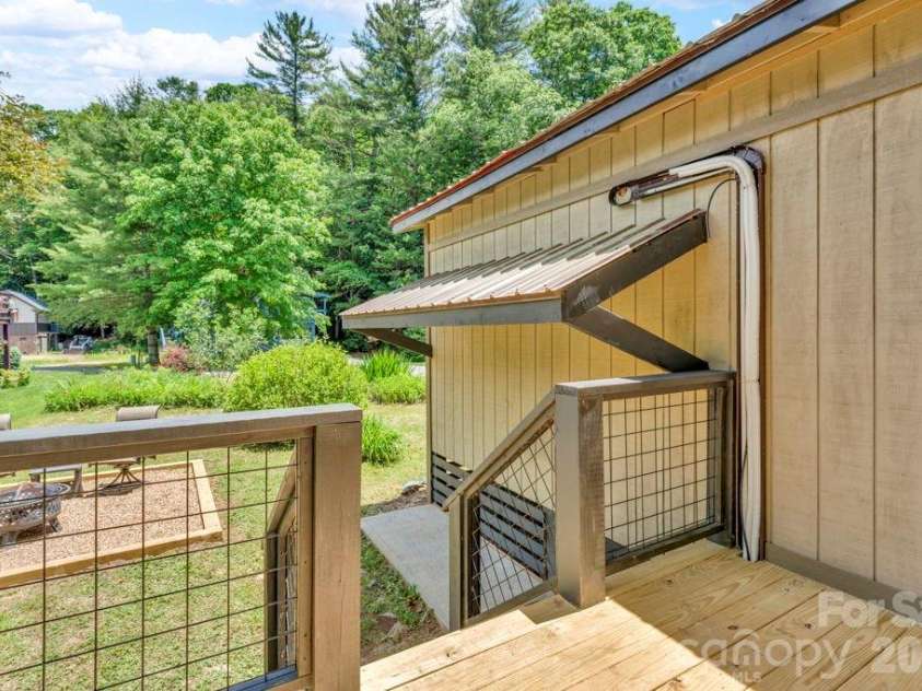 209 Meadow Loop, Newland, NC 28657.  MLS# CAR4397008, YatesRealty ID 32592. 