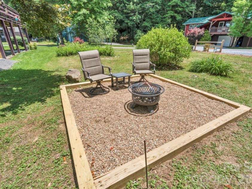 209 Meadow Loop, Newland, NC 28657.  MLS# CAR4397008, YatesRealty ID 32592. 