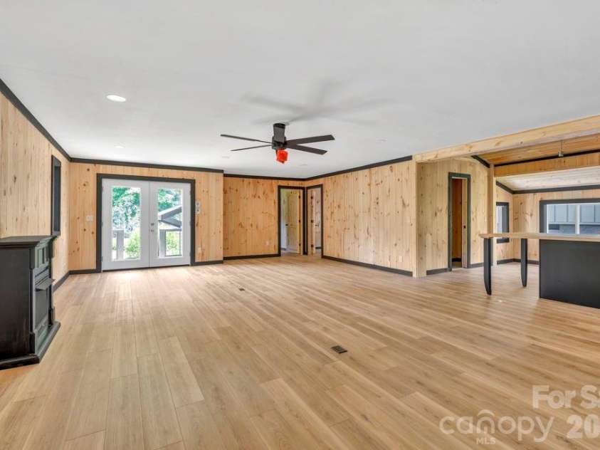 209 Meadow Loop, Newland, NC 28657.  MLS# CAR4397008, YatesRealty ID 32592. 