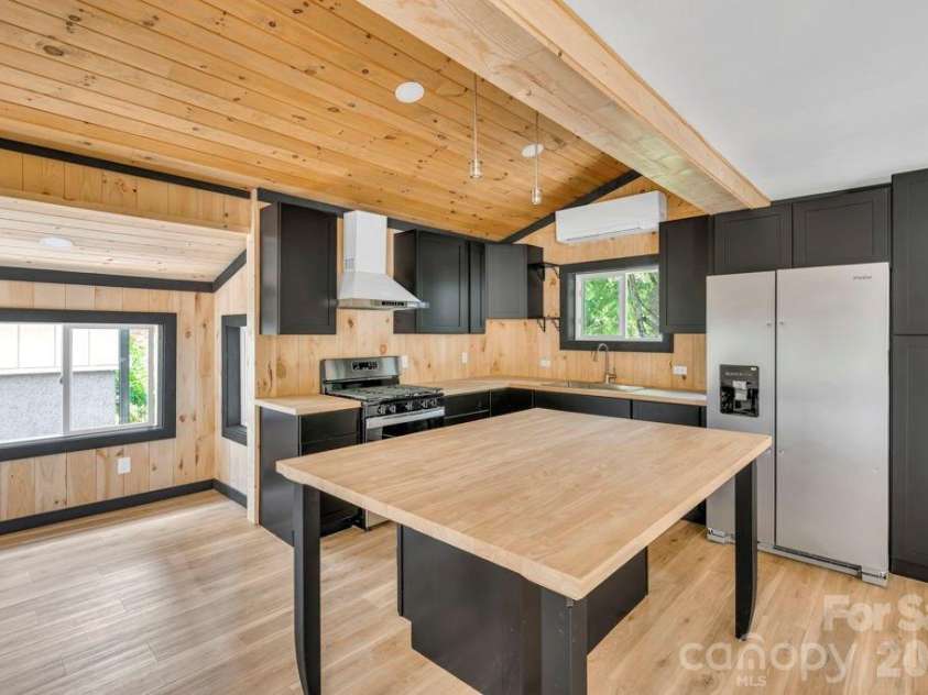 209 Meadow Loop, Newland, NC 28657.  MLS# CAR4397008, YatesRealty ID 32592. 