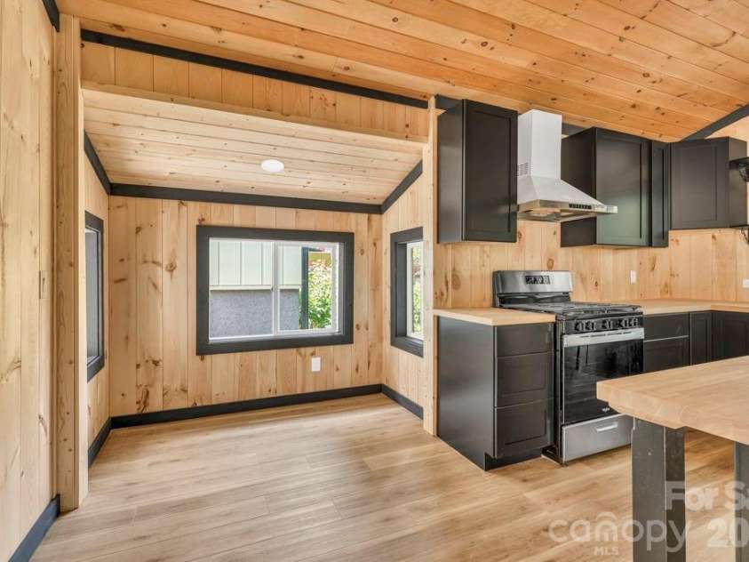 209 Meadow Loop, Newland, NC 28657.  MLS# CAR4397008, YatesRealty ID 32592. 