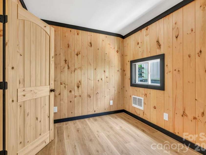 209 Meadow Loop, Newland, NC 28657.  MLS# CAR4397008, YatesRealty ID 32592. 