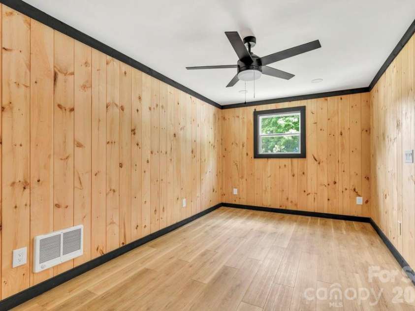 209 Meadow Loop, Newland, NC 28657.  MLS# CAR4397008, YatesRealty ID 32592. 