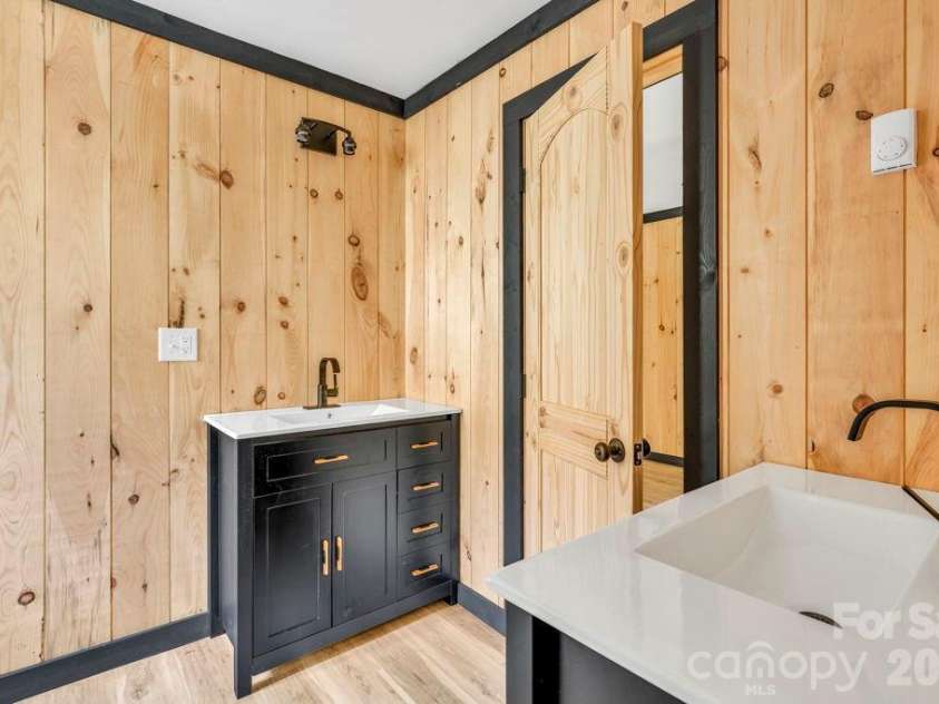 209 Meadow Loop, Newland, NC 28657.  MLS# CAR4397008, YatesRealty ID 32592. 