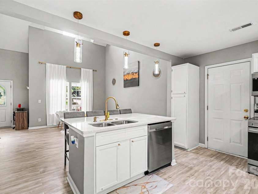 2155 Culp Farms Drive, Fort Mill, SC 29715.  MLS# CAR4396529, YatesRealty ID 32593. 