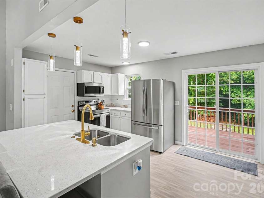 2155 Culp Farms Drive, Fort Mill, SC 29715.  MLS# CAR4396529, YatesRealty ID 32593. 