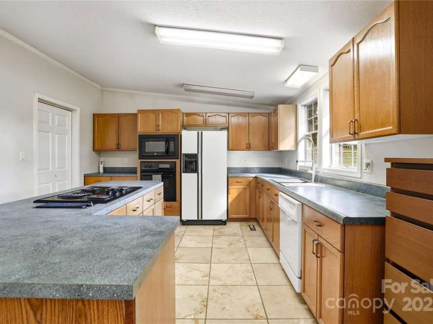 1116 Lewis Ferry Road, Statesville, NC 28677.  MLS# CAR4311790, YatesRealty ID 32594. 