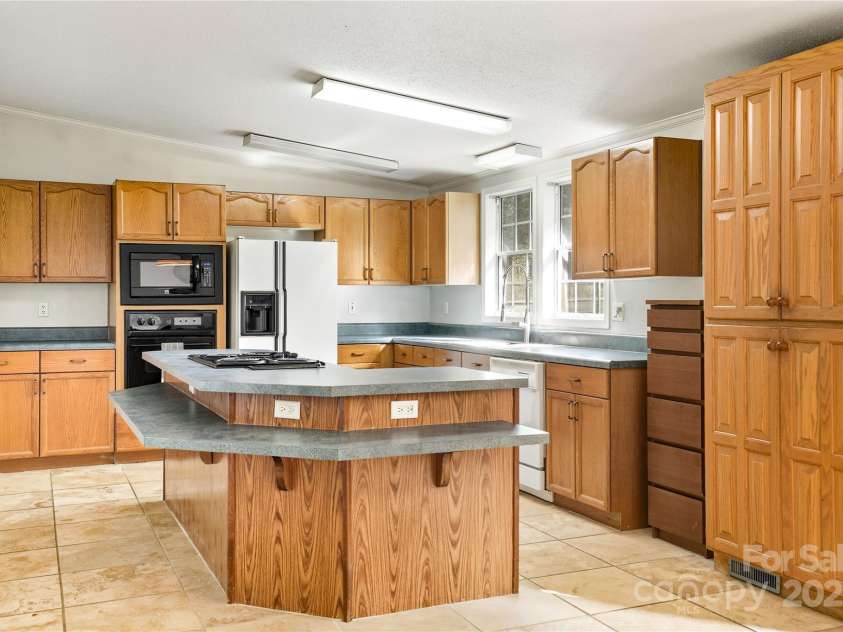 1116 Lewis Ferry Road, Statesville, NC 28677.  MLS# CAR4311790, YatesRealty ID 32594. Kitchen with island