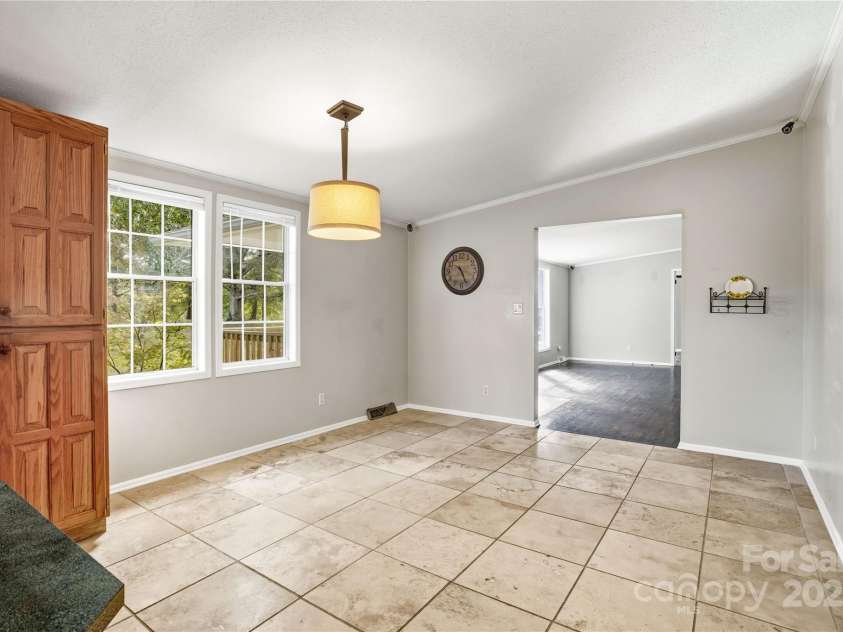 1116 Lewis Ferry Road, Statesville, NC 28677.  MLS# CAR4311790, YatesRealty ID 32594. Large eating area