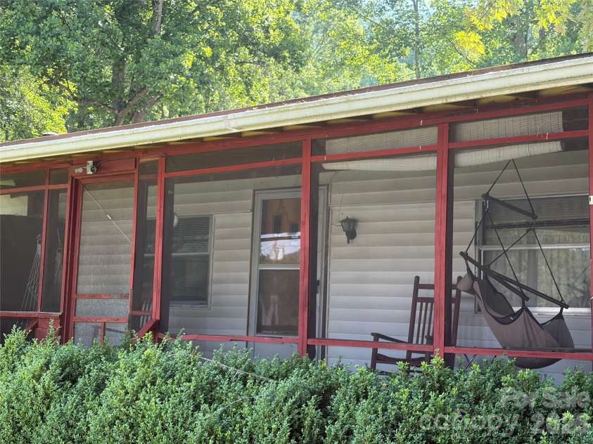 42 Country Meadows Road, Burnsville, NC 28714.  MLS# CAR4395120, YatesRealty ID 32594. 