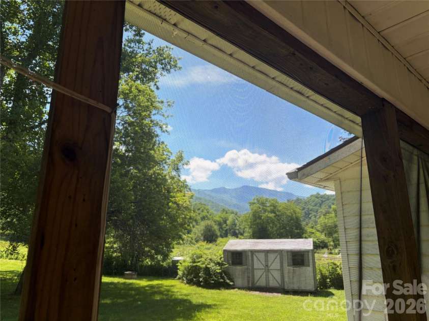 42 Country Meadows Road, Burnsville, NC 28714.  MLS# CAR4395120, YatesRealty ID 32594. 