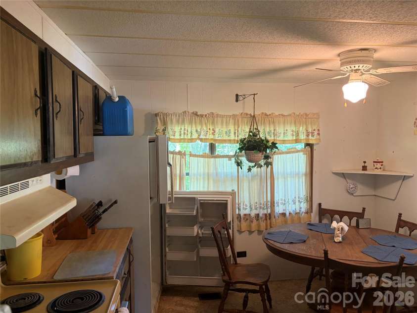 42 Country Meadows Road, Burnsville, NC 28714.  MLS# CAR4395120, YatesRealty ID 32594. 