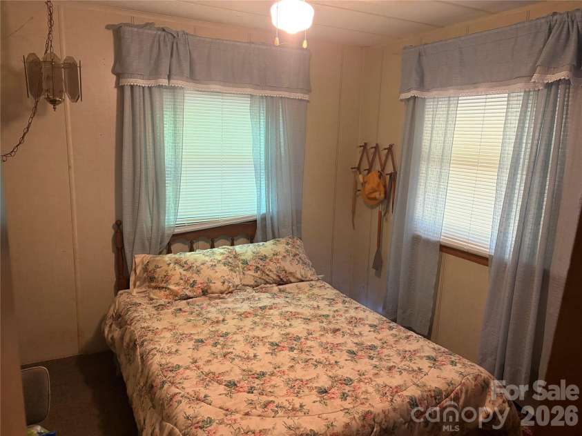 42 Country Meadows Road, Burnsville, NC 28714.  MLS# CAR4395120, YatesRealty ID 32594. 