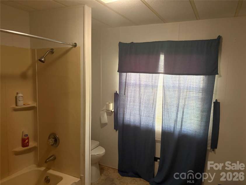 42 Country Meadows Road, Burnsville, NC 28714.  MLS# CAR4395120, YatesRealty ID 32594. 
