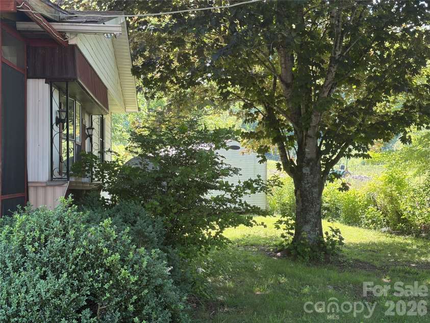 42 Country Meadows Road, Burnsville, NC 28714.  MLS# CAR4395120, YatesRealty ID 32594. 