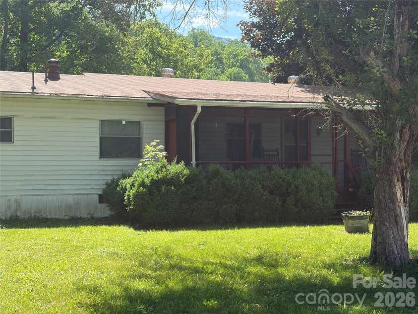 42 Country Meadows Road, Burnsville, NC 28714.  MLS# CAR4395120, YatesRealty ID 32594. 
