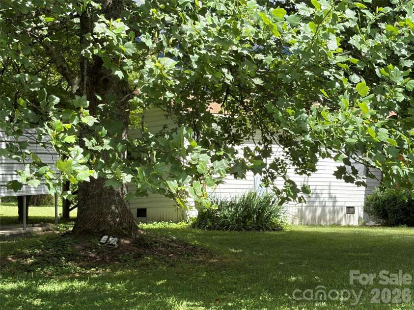 42 Country Meadows Road, Burnsville, NC 28714.  MLS# CAR4395120, YatesRealty ID 32594. 