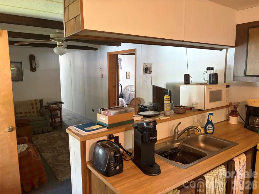 42 Country Meadows Road, Burnsville, NC 28714.  MLS# CAR4395120, YatesRealty ID 32594. 