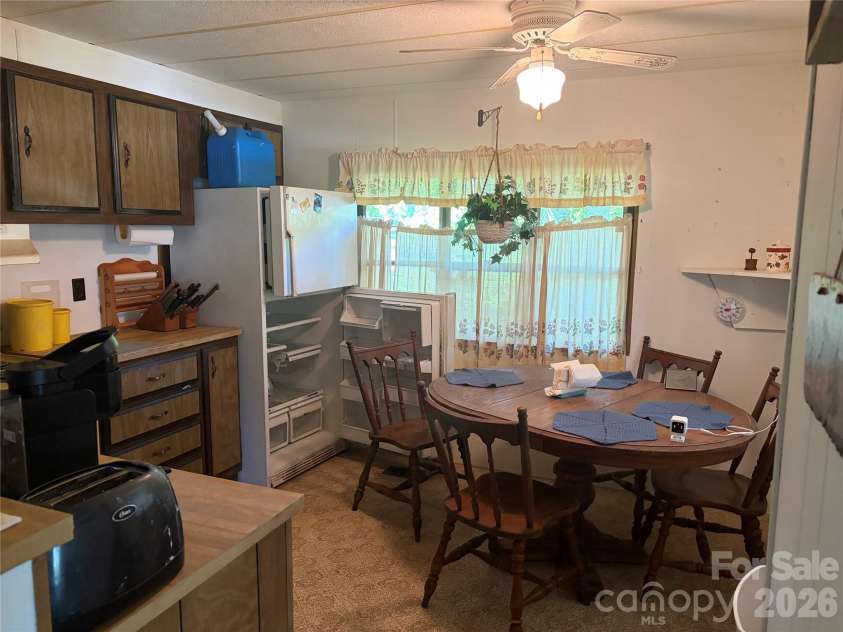 42 Country Meadows Road, Burnsville, NC 28714.  MLS# CAR4395120, YatesRealty ID 32594. 