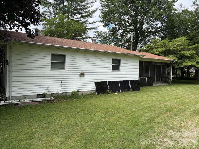 42 Country Meadows Road, Burnsville, NC 28714.  MLS# CAR4395120, YatesRealty ID 32594. Back yard
