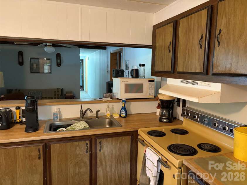 42 Country Meadows Road, Burnsville, NC 28714.  MLS# CAR4395120, YatesRealty ID 32594. Kitchen with appliances