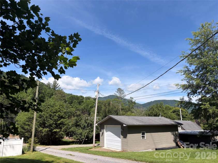 42 Country Meadows Road, Burnsville, NC 28714.  MLS# CAR4395120, YatesRealty ID 32594. View