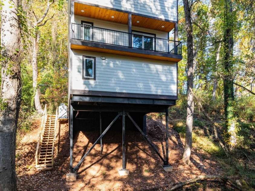 32 Waynesville Avenue, Asheville, NC 28806.  MLS# CAR4288925, YatesRealty ID 32595. Back